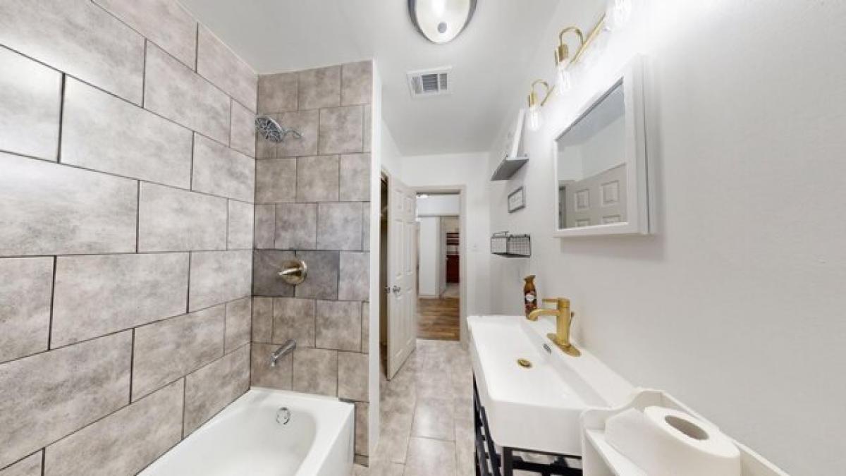 Picture of Home For Sale in Gary, Indiana, United States