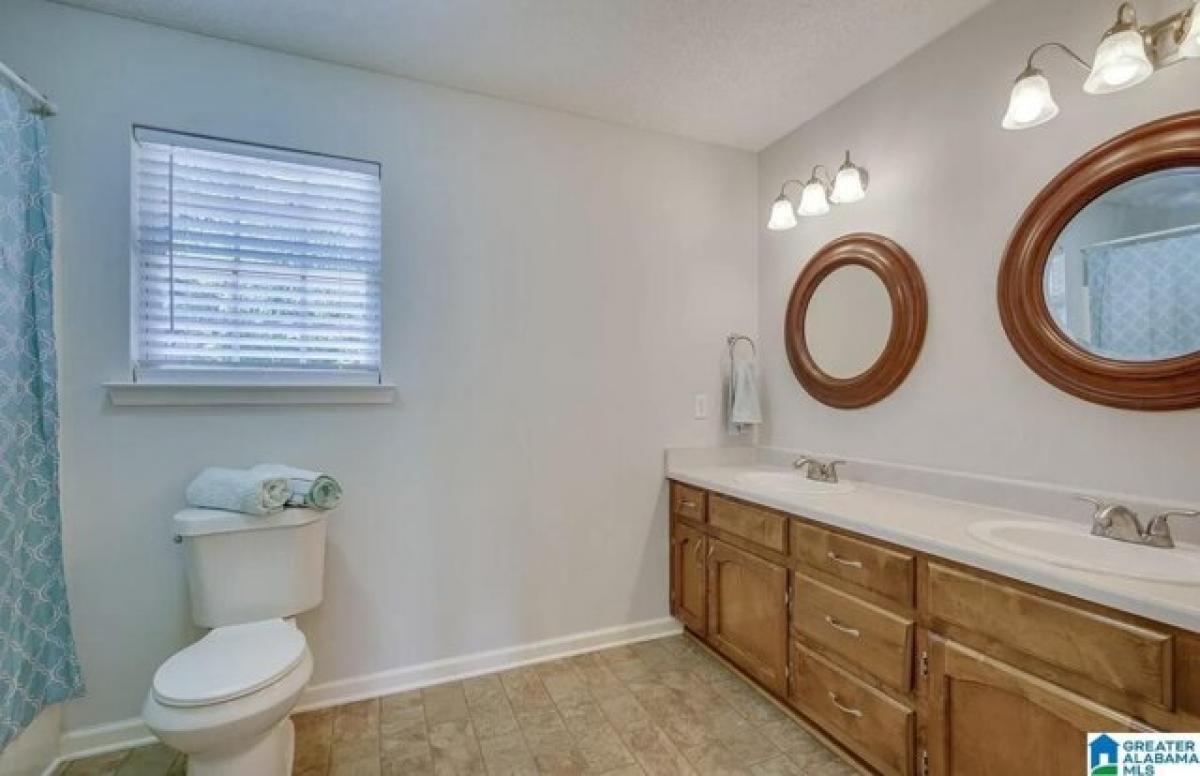 Picture of Home For Sale in Birmingham, Alabama, United States