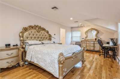 Home For Sale in Valley Stream, New York