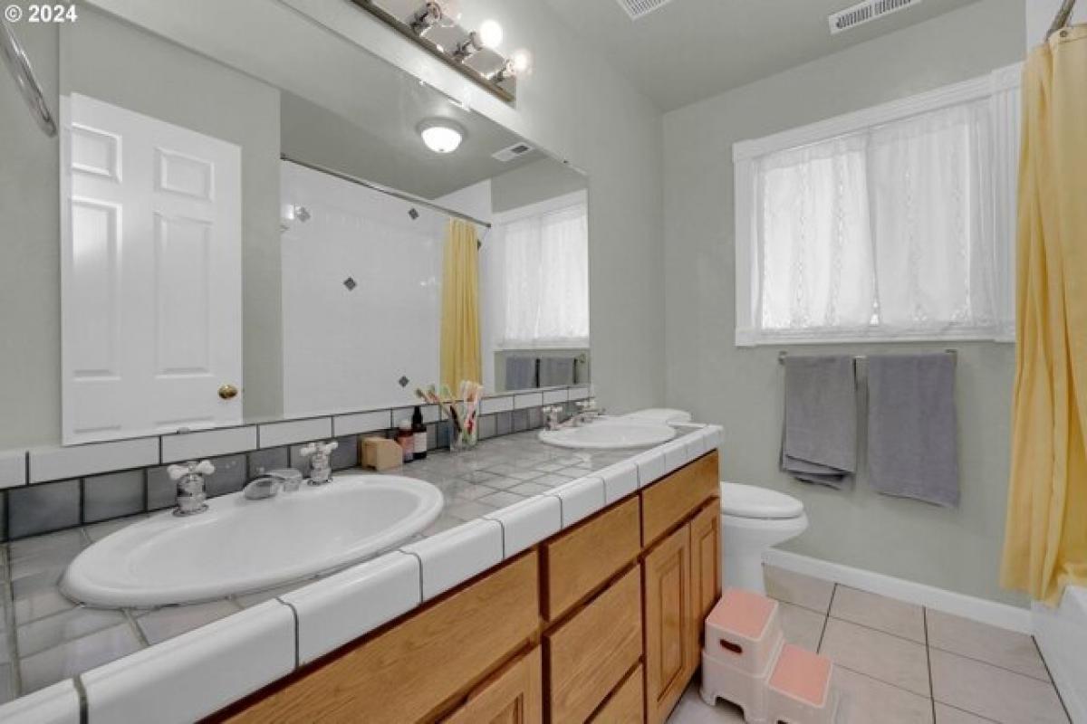 Picture of Home For Sale in Springfield, Oregon, United States