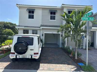 Home For Rent in Pembroke Pines, Florida