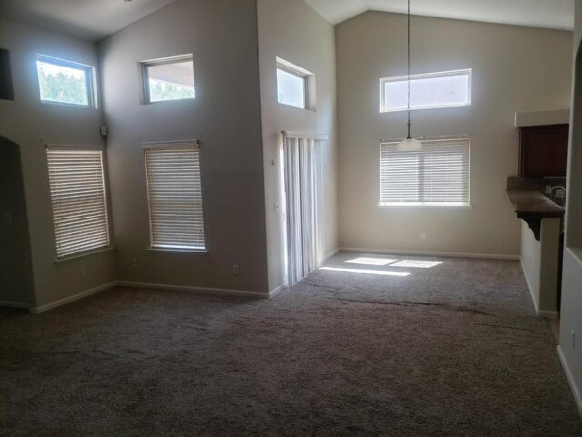 Picture of Home For Sale in Clovis, California, United States