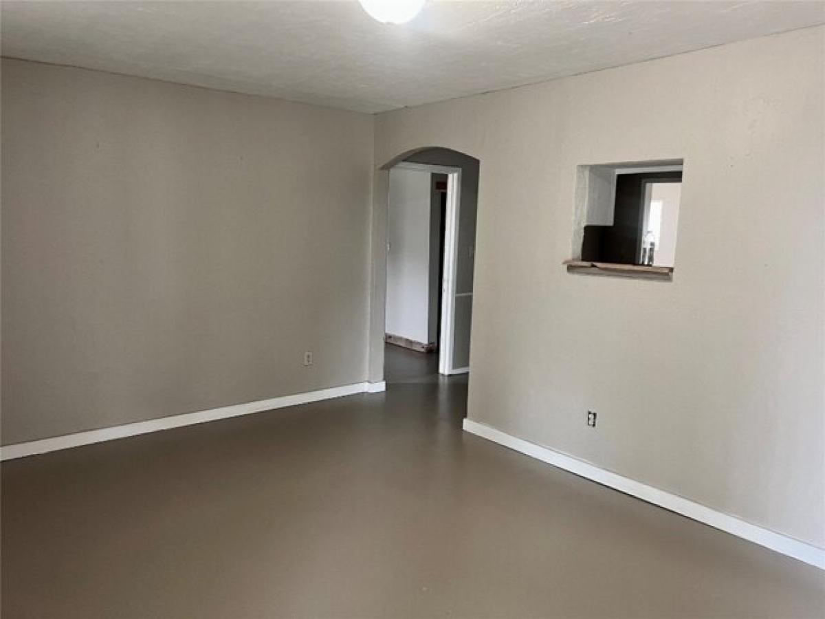 Picture of Home For Sale in Fort Cobb, Oklahoma, United States