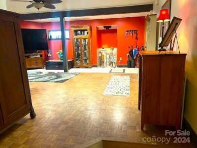 Home For Sale in Hendersonville, North Carolina