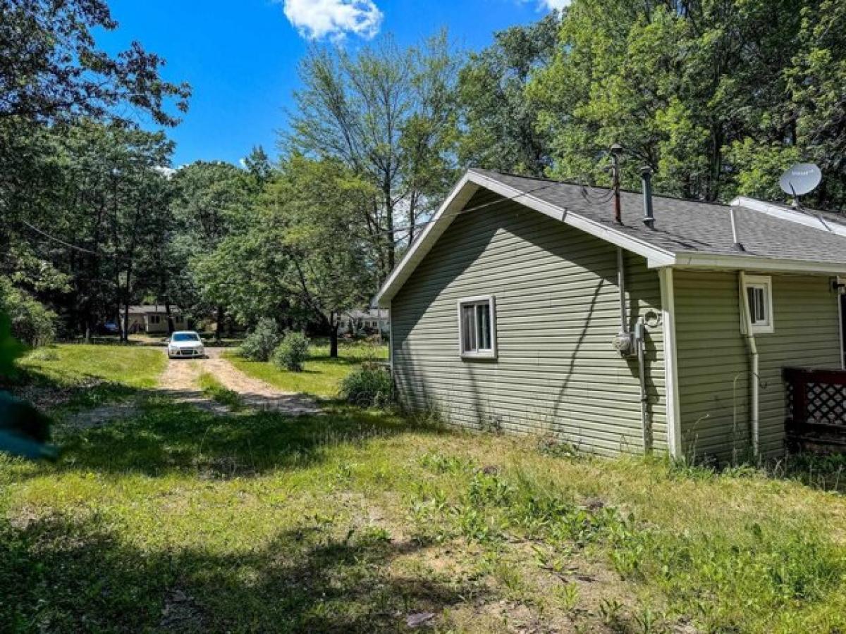 Picture of Home For Sale in Harrison, Michigan, United States
