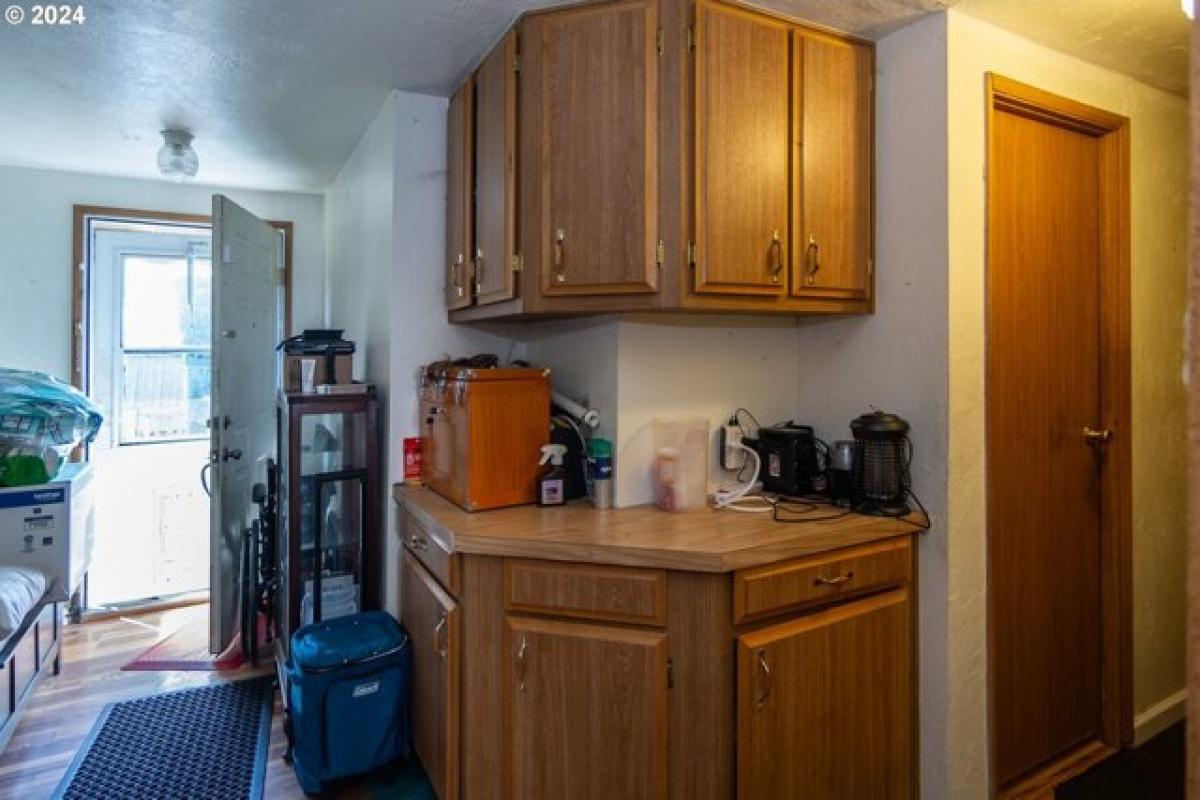 Picture of Home For Sale in Roseburg, Oregon, United States