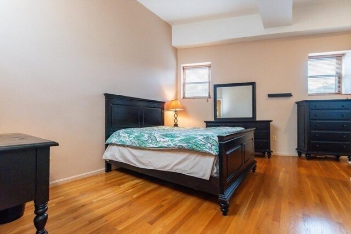 Picture of Home For Sale in Cambridge, Massachusetts, United States