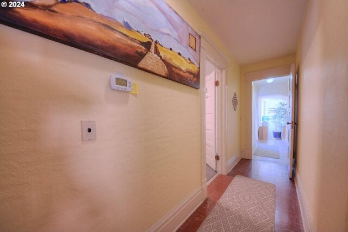 Picture of Home For Sale in Eugene, Oregon, United States