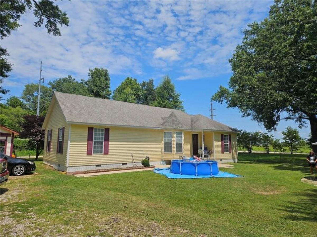 Picture of Home For Sale in Poplar Bluff, Missouri, United States