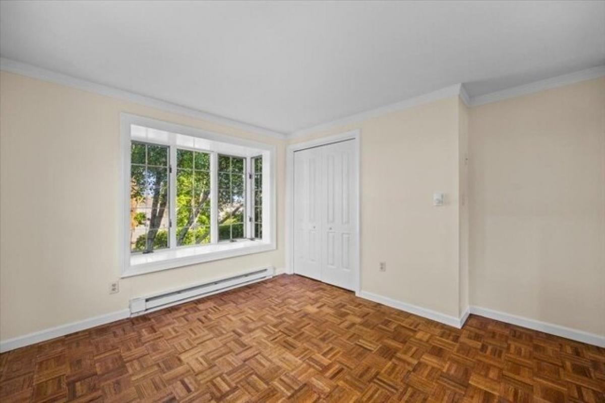 Picture of Home For Sale in Fall River, Massachusetts, United States