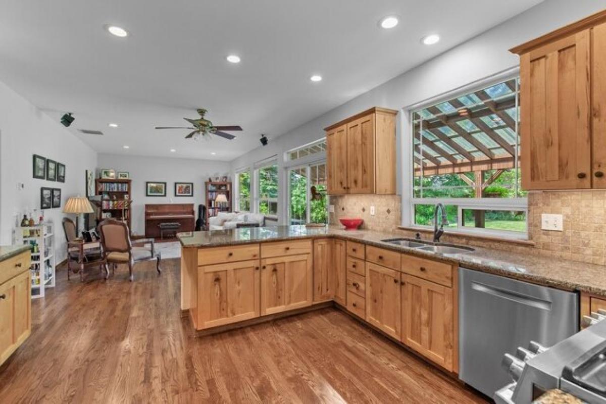 Picture of Home For Sale in Hayden, Idaho, United States