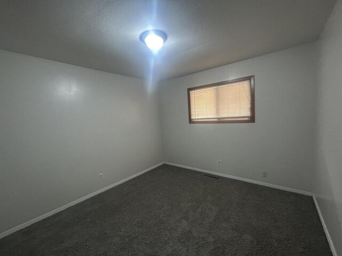 Picture of Home For Sale in Hutchinson, Kansas, United States