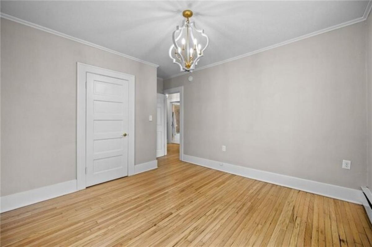 Picture of Home For Sale in West Des Moines, Iowa, United States