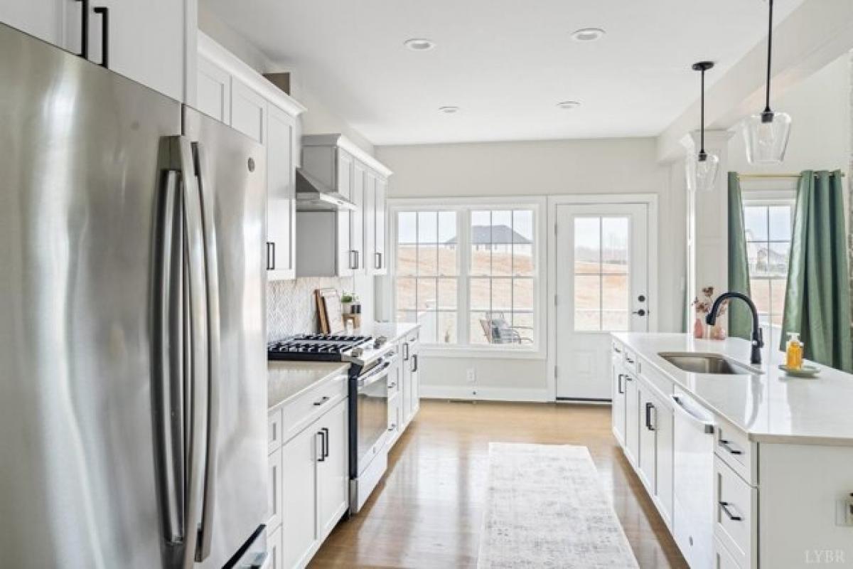 Picture of Home For Sale in Lynchburg, Virginia, United States