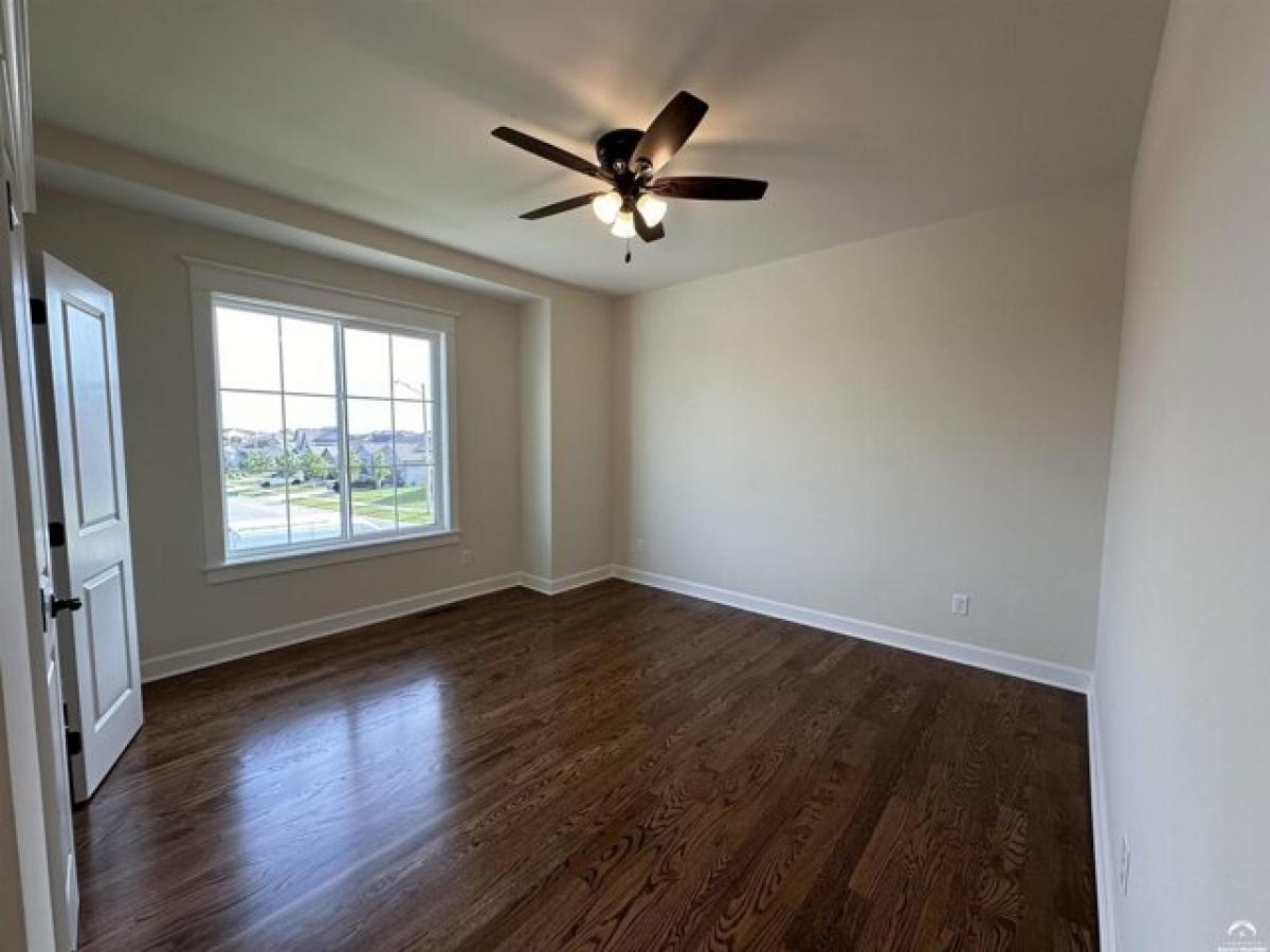 Picture of Home For Sale in Lawrence, Kansas, United States