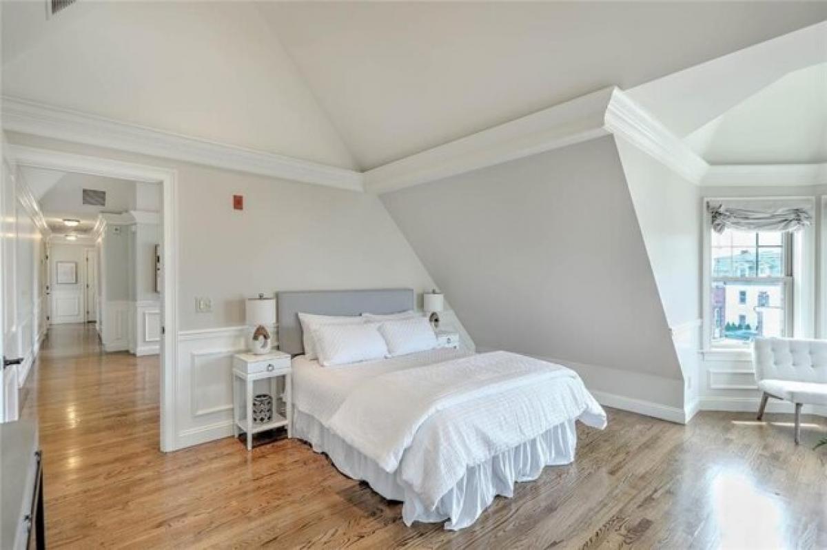 Picture of Home For Sale in Providence, Rhode Island, United States