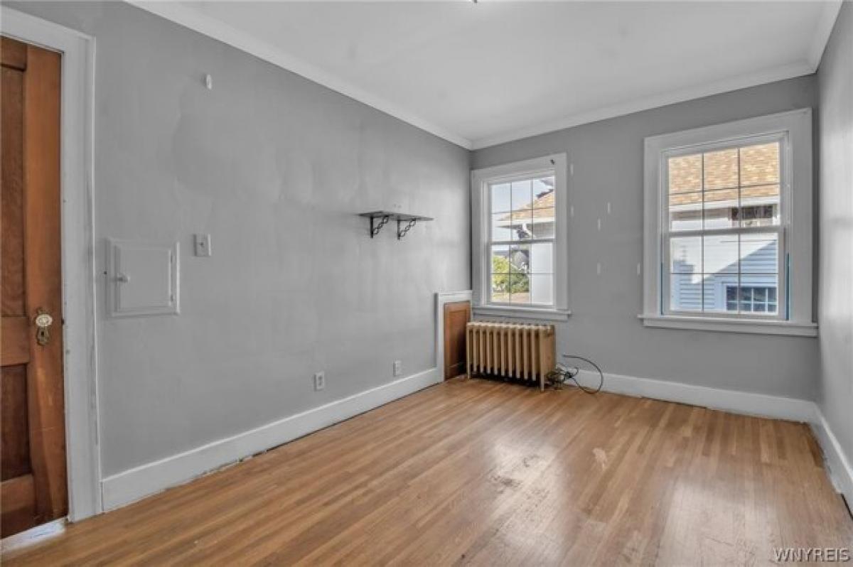 Picture of Home For Sale in Buffalo, New York, United States