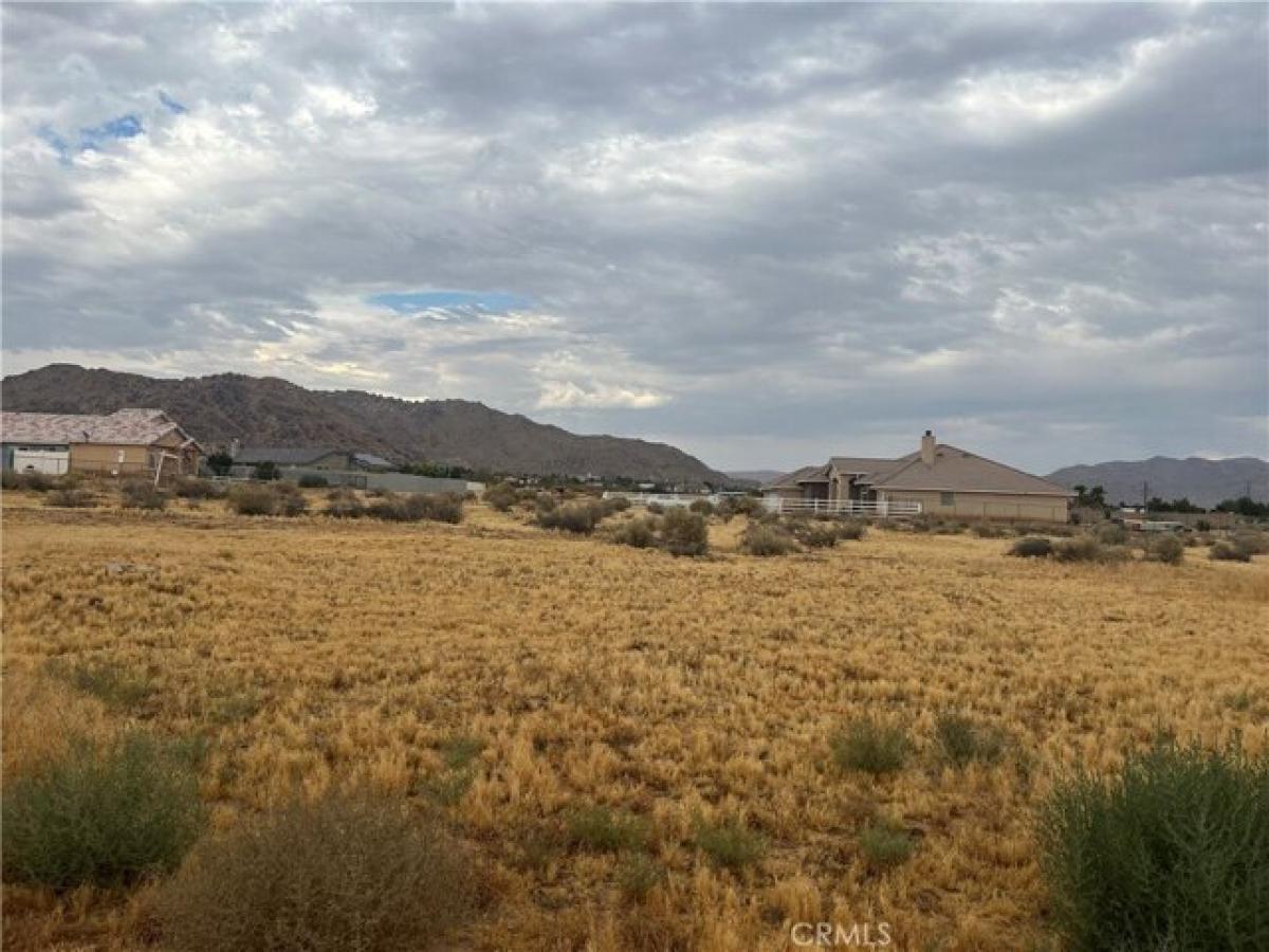 Picture of Residential Land For Sale in Apple Valley, California, United States