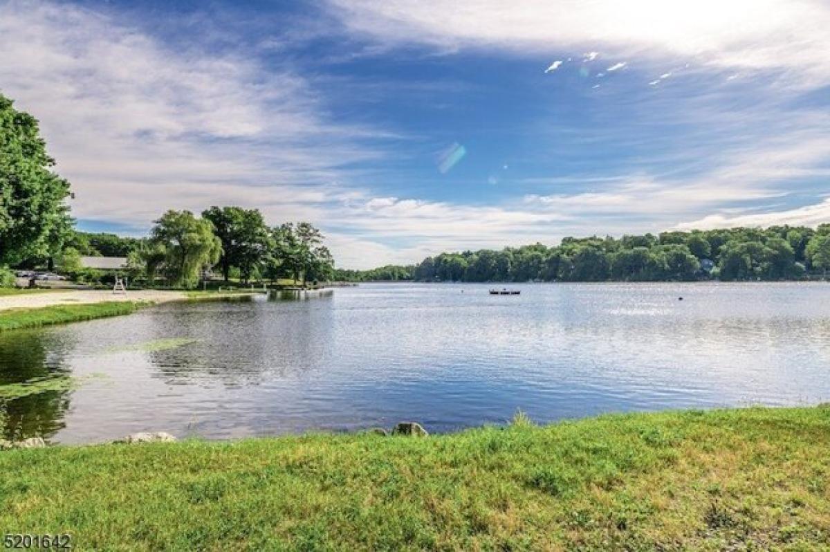 Picture of Home For Sale in Vernon, New Jersey, United States