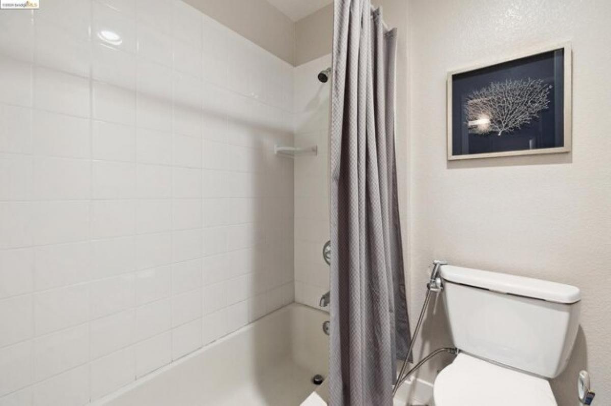 Picture of Home For Sale in Richmond, California, United States