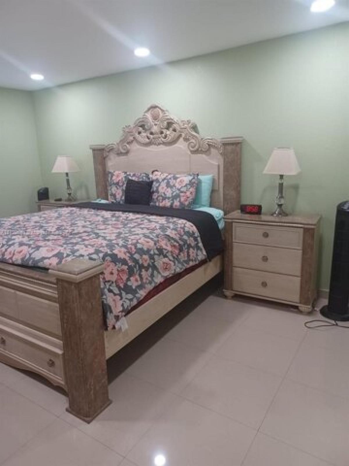 Picture of Home For Sale in Hialeah, Florida, United States