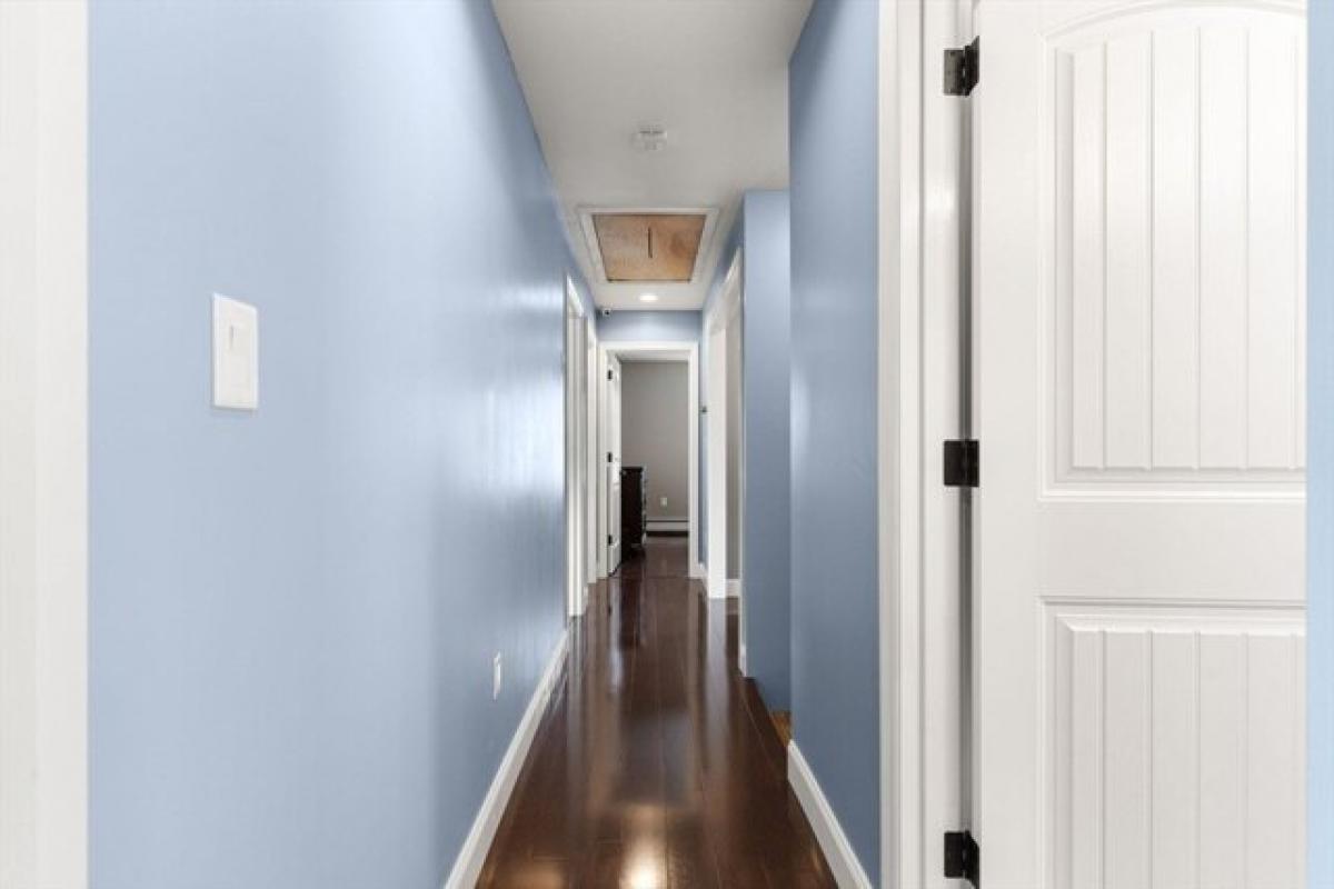 Picture of Home For Sale in Lowell, Massachusetts, United States