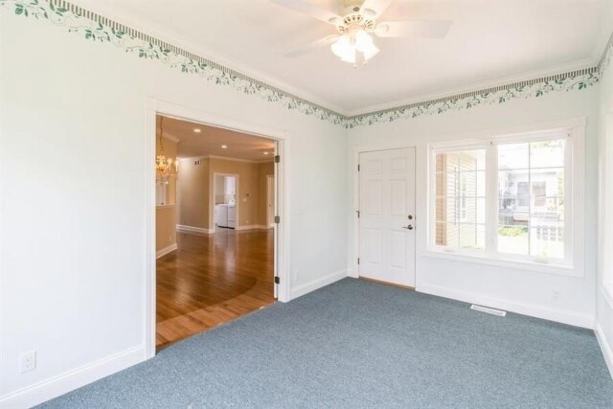 Picture of Home For Sale in Ames, Iowa, United States