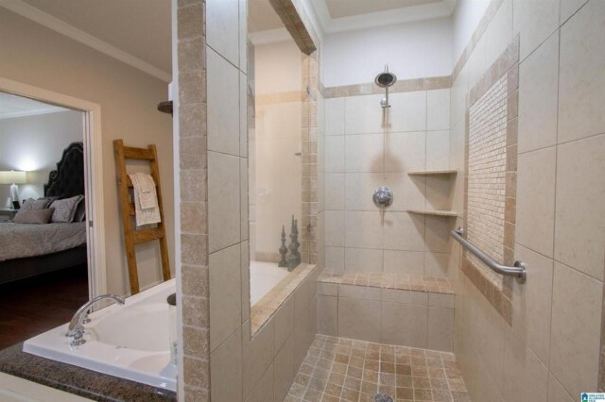 Picture of Home For Sale in Hoover, Alabama, United States