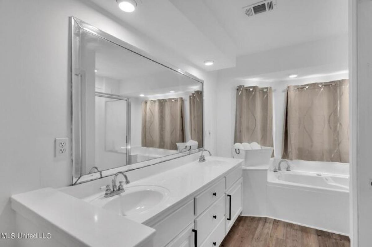 Picture of Home For Sale in Biloxi, Mississippi, United States