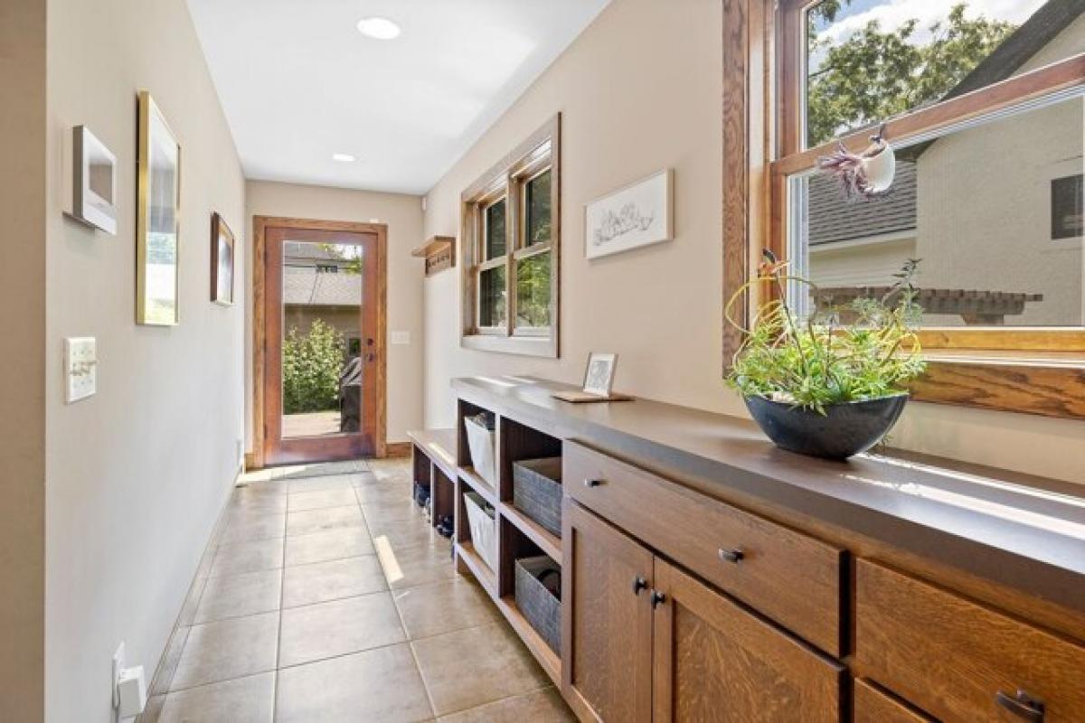 Picture of Home For Sale in Minneapolis, Minnesota, United States