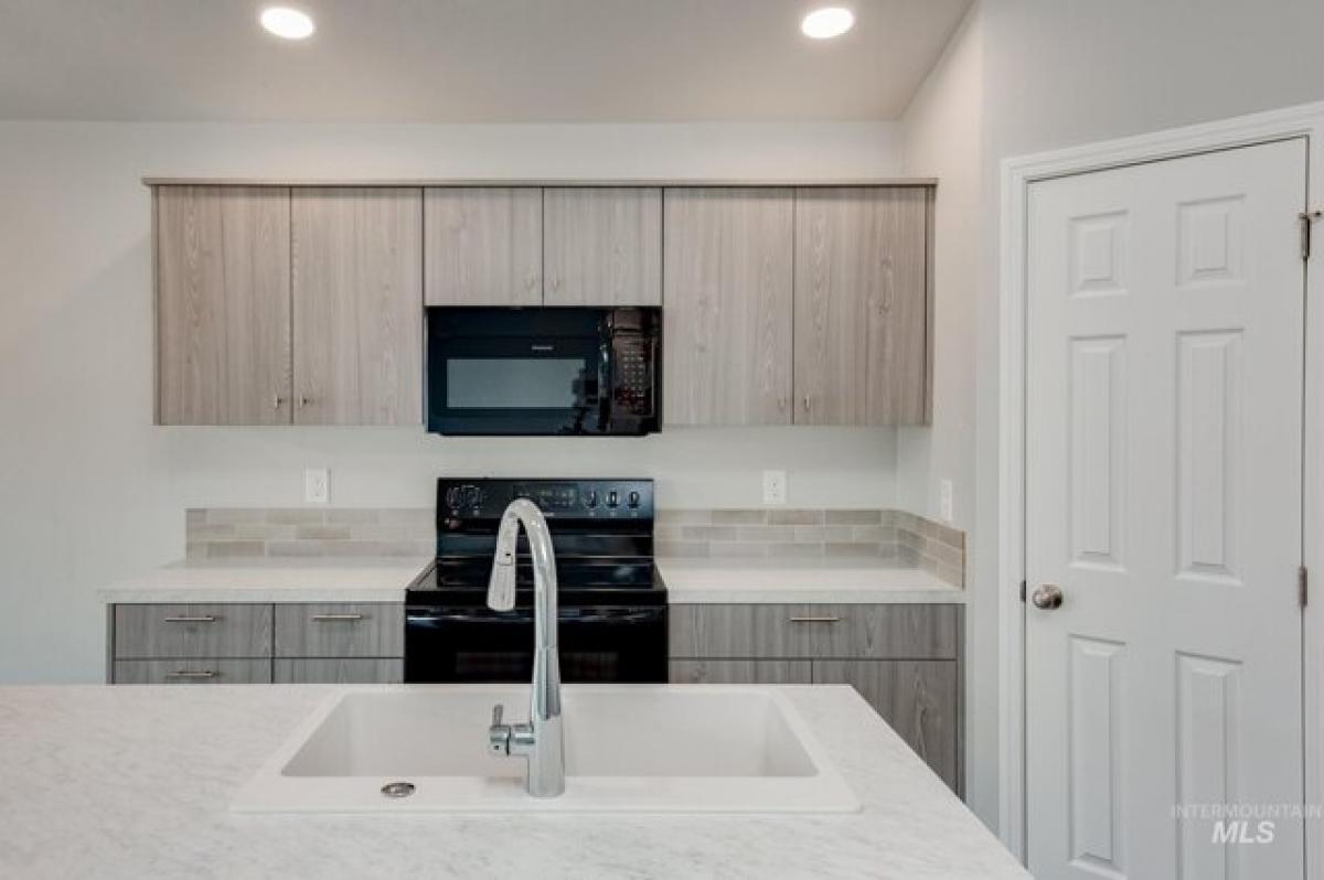 Picture of Home For Sale in Kuna, Idaho, United States