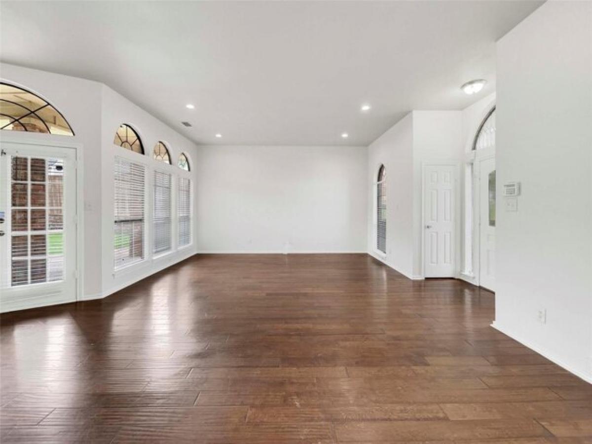 Picture of Home For Sale in Carrollton, Texas, United States