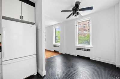 Home For Sale in Great Neck, New York