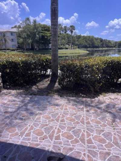 Home For Sale in Royal Palm Beach, Florida