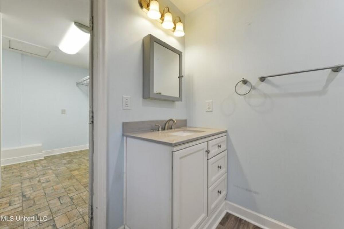 Picture of Home For Sale in Bay Saint Louis, Mississippi, United States