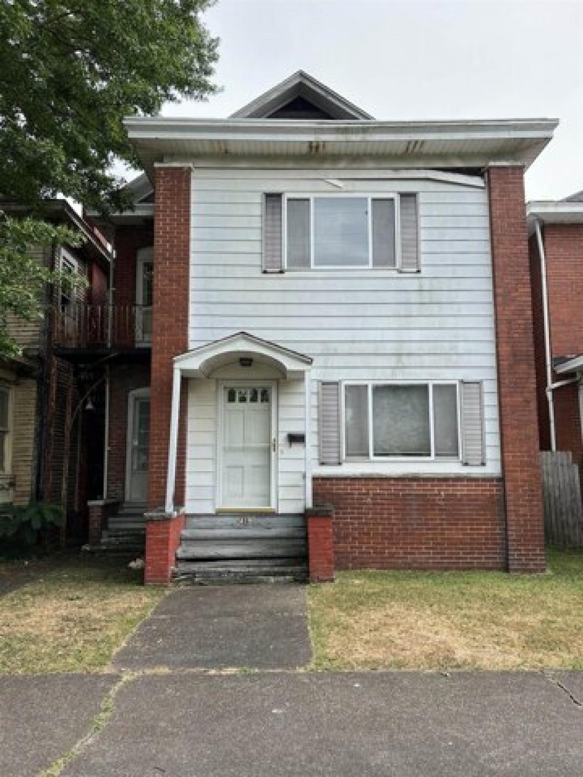 Picture of Home For Sale in Huntington, West Virginia, United States