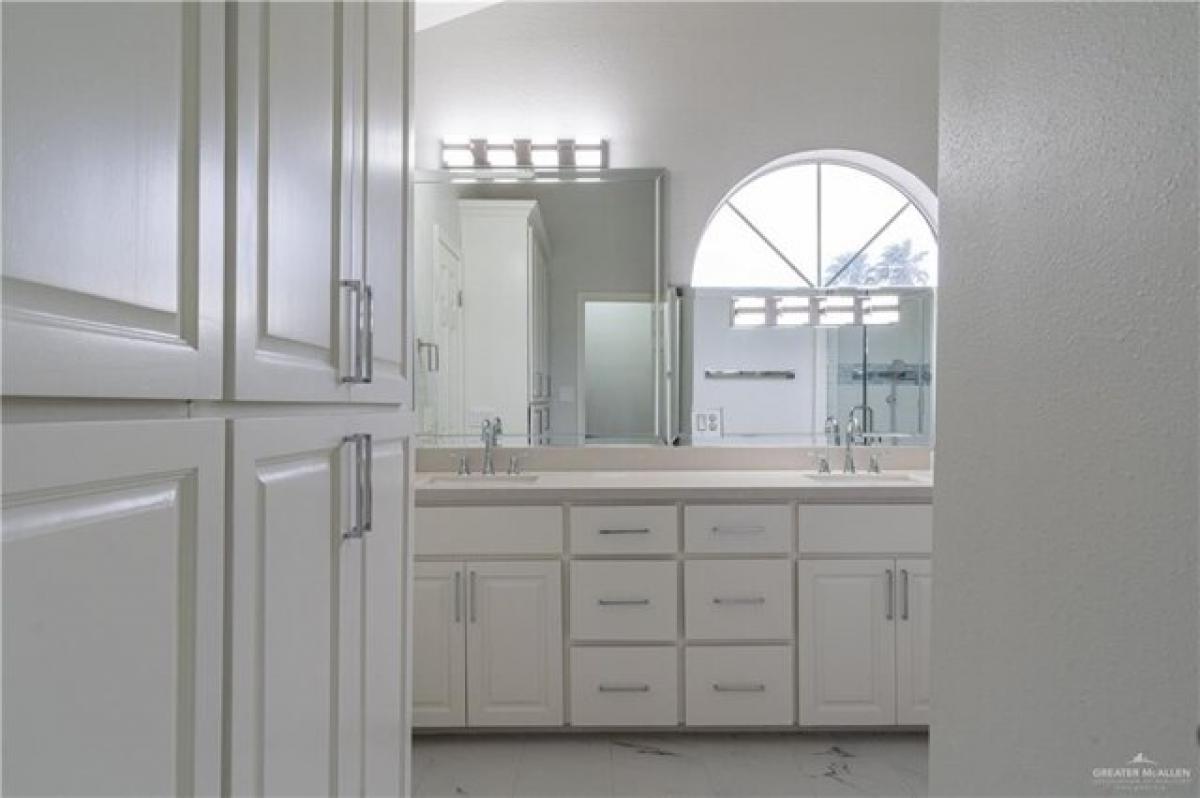 Picture of Home For Sale in Mission, Texas, United States