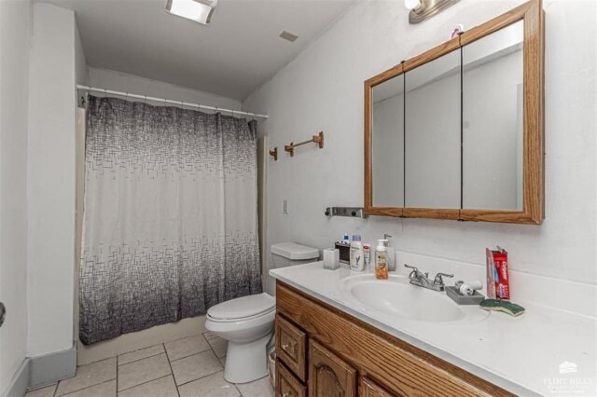 Picture of Home For Sale in Junction City, Kansas, United States