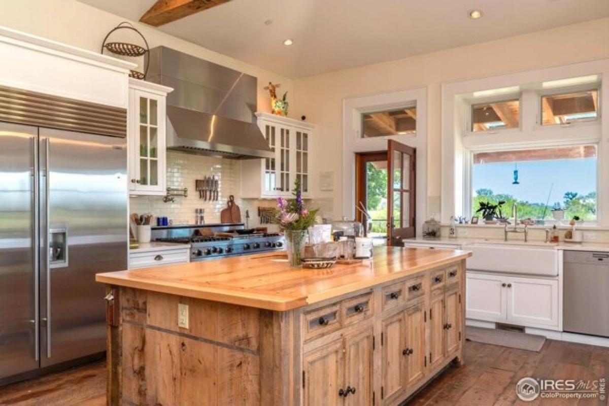 Picture of Home For Sale in Longmont, Colorado, United States