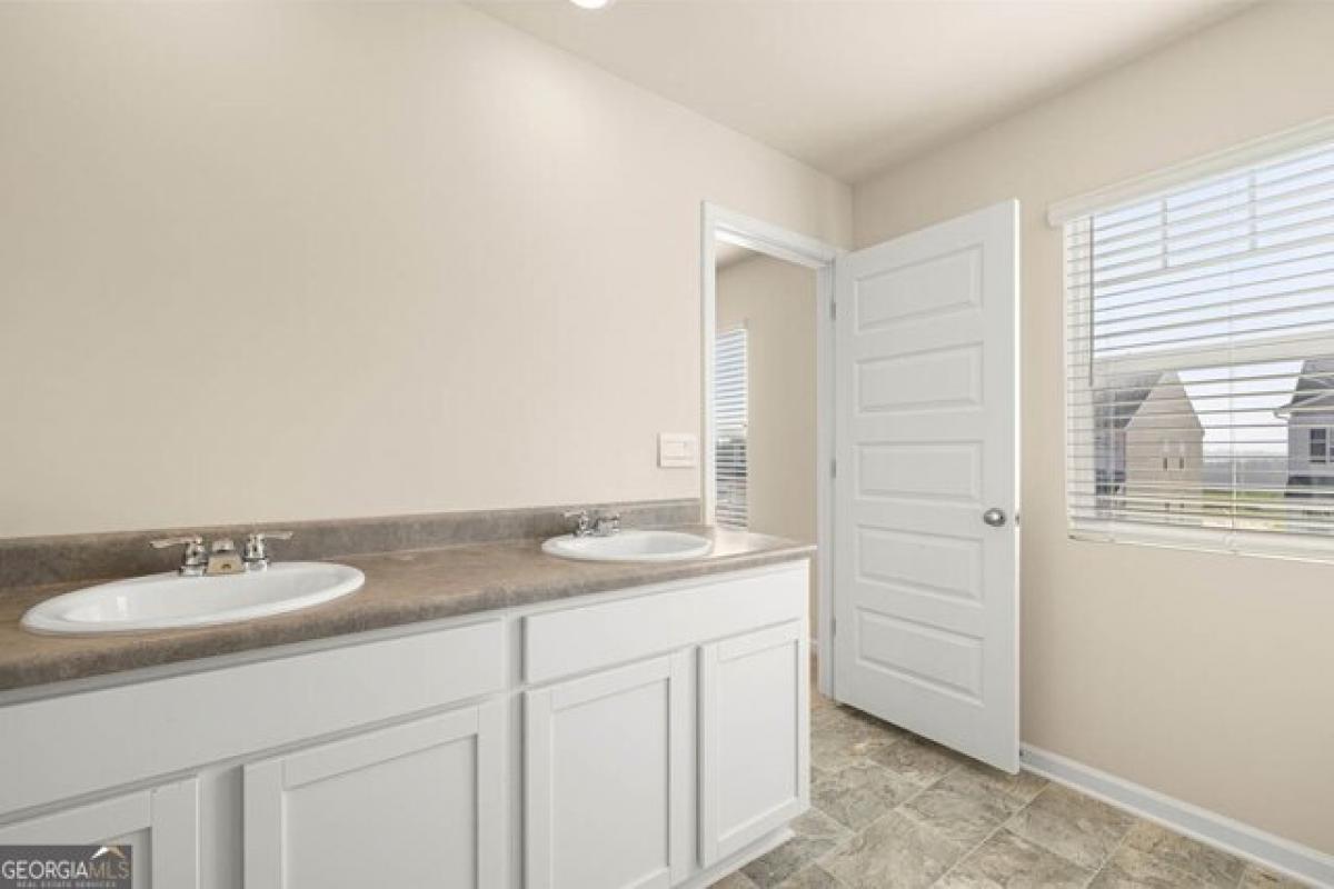 Picture of Home For Sale in Hampton, Georgia, United States