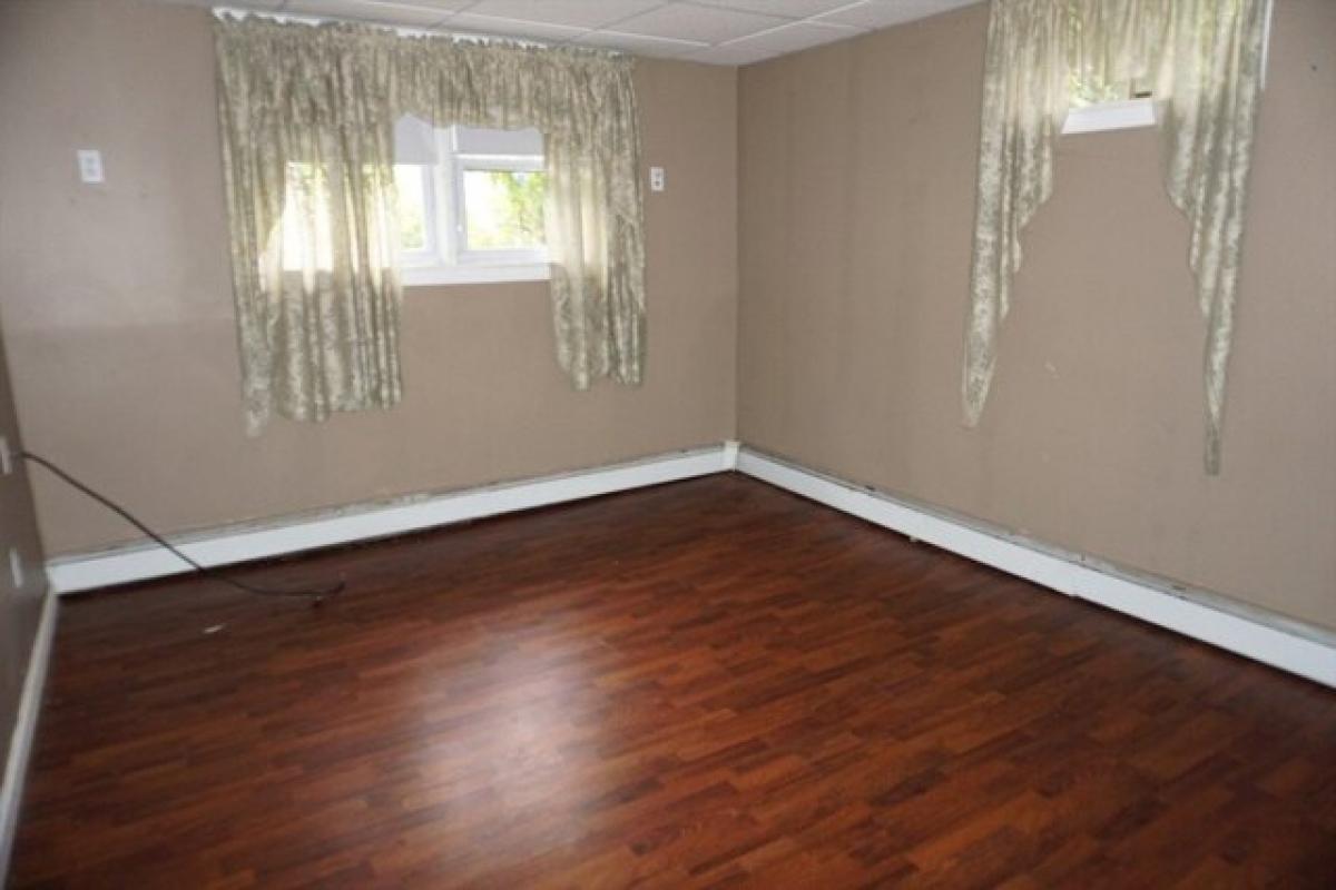 Picture of Home For Sale in Lowell, Massachusetts, United States