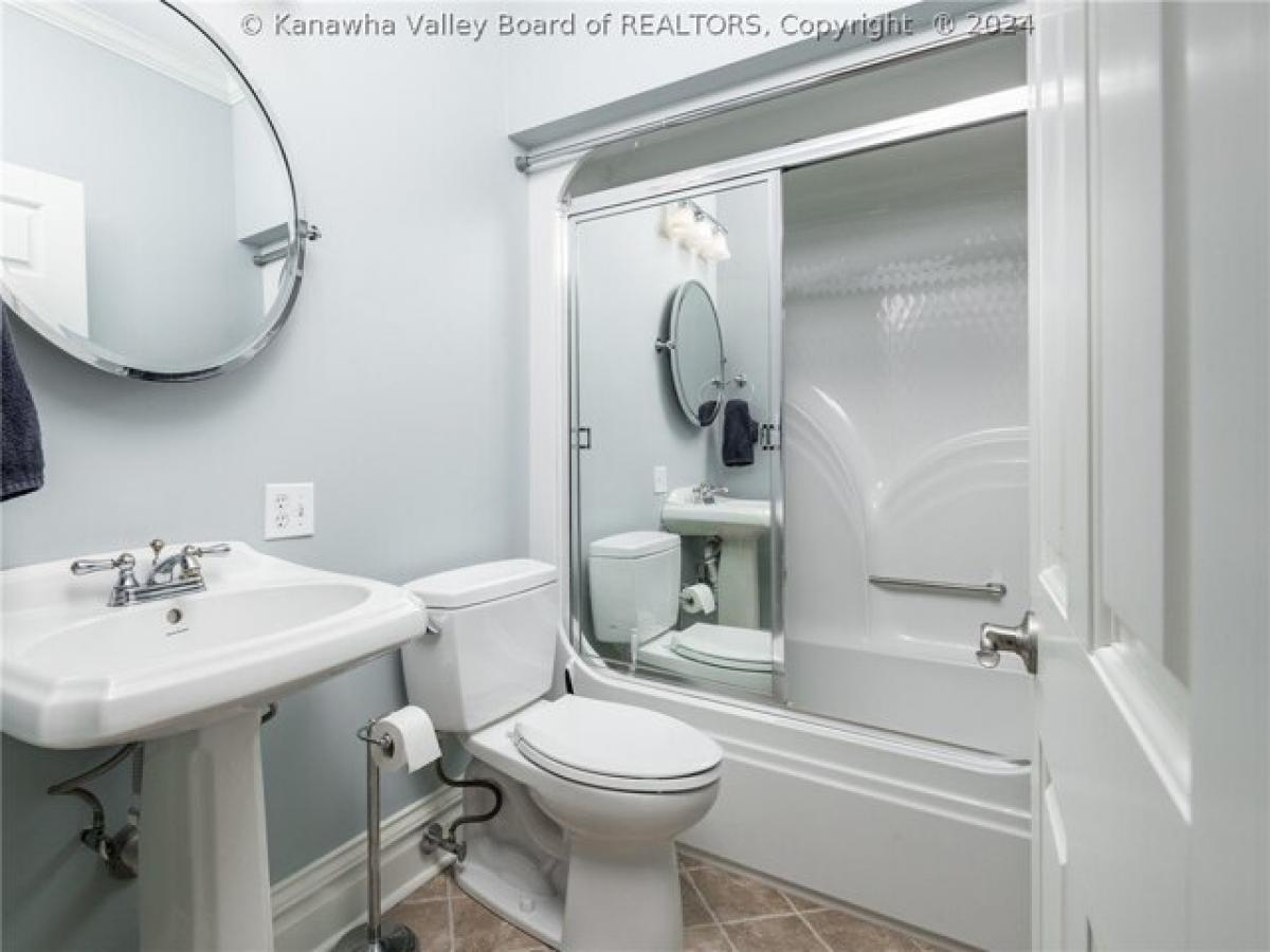 Picture of Home For Sale in Barboursville, West Virginia, United States