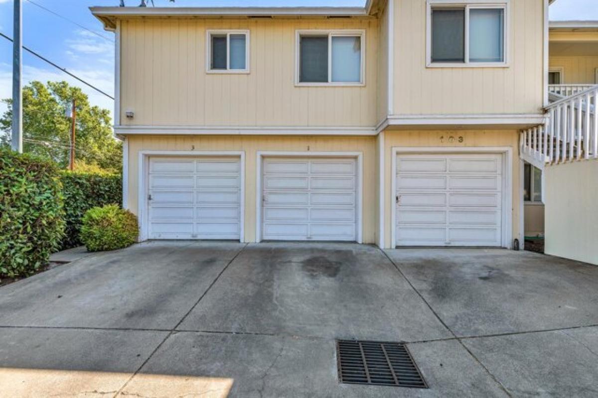 Picture of Home For Sale in Medford, Oregon, United States