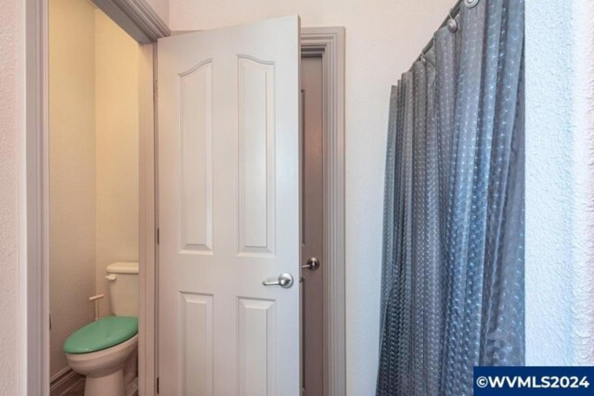 Picture of Home For Sale in Salem, Oregon, United States