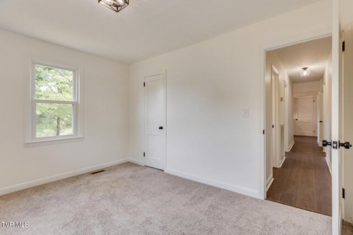 Picture of Home For Sale in Kingsport, Tennessee, United States