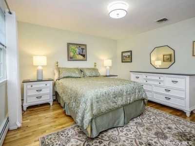 Home For Sale in Glen Head, New York