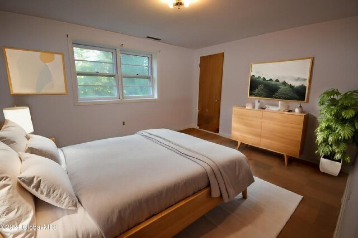 Picture of Home For Sale in Schenectady, New York, United States