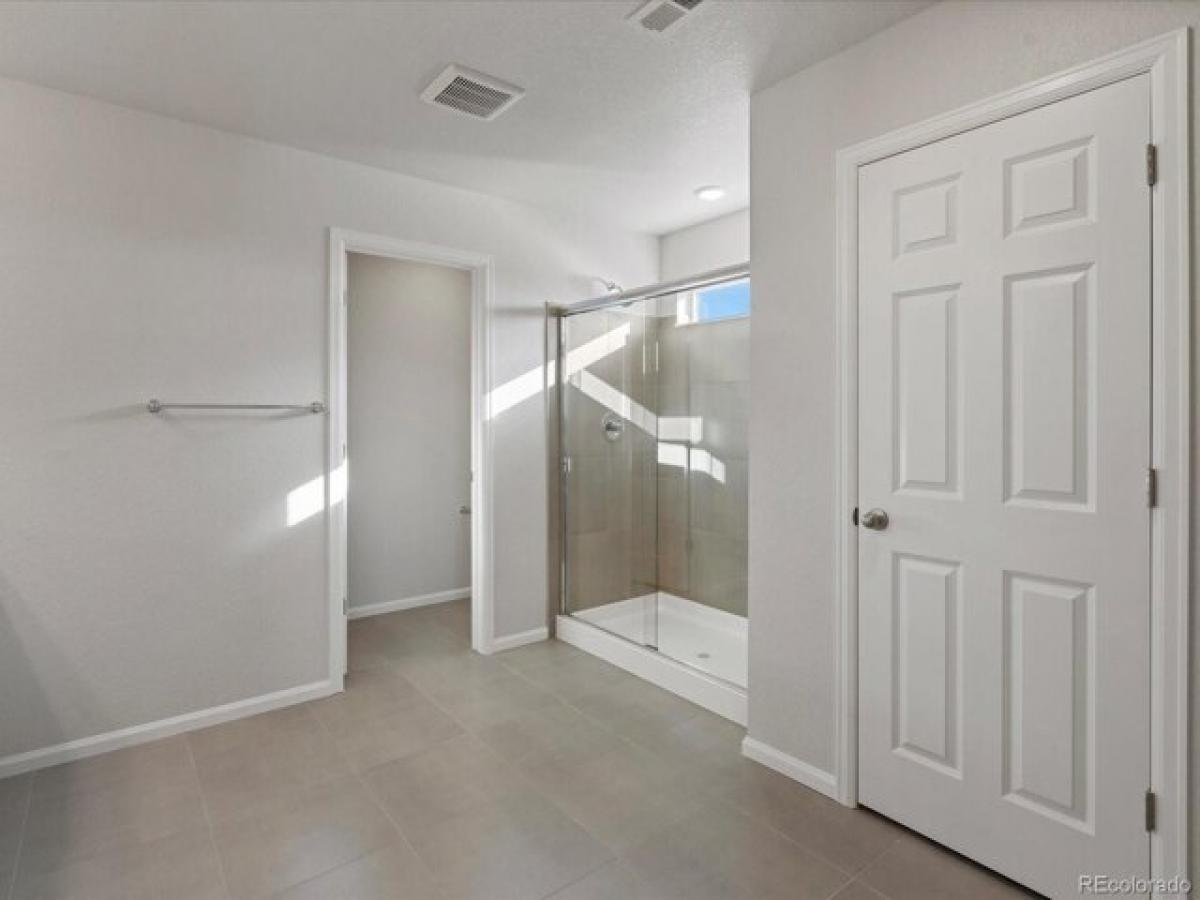 Picture of Home For Sale in Commerce City, Colorado, United States