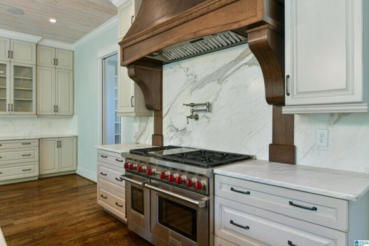 Picture of Home For Sale in Hoover, Alabama, United States