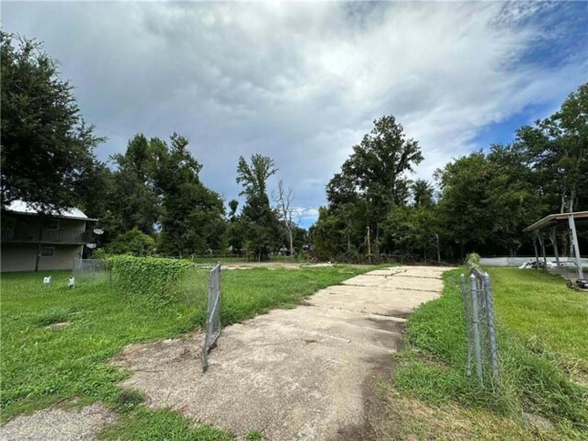 Picture of Residential Land For Sale in Boutte, Louisiana, United States